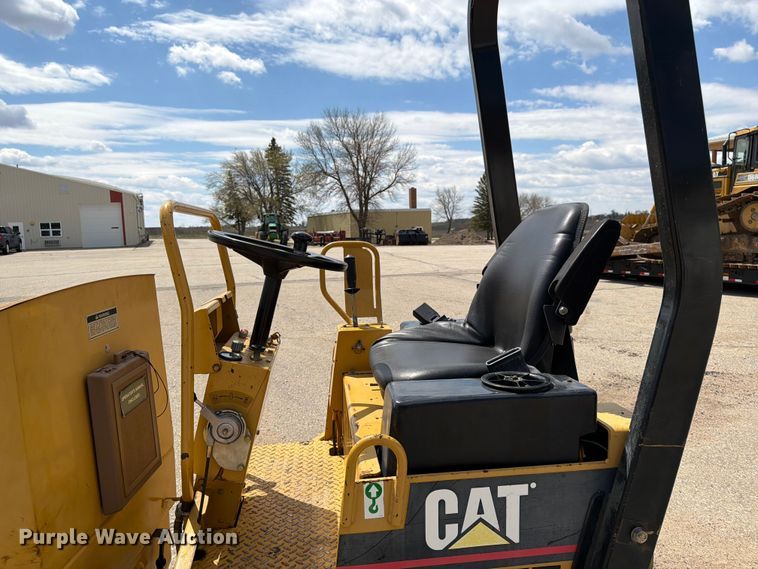 image for item FK0126 Caterpillar CB-2240 combination vibratory roller
