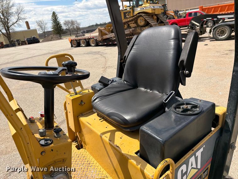 image for item FK0126 Caterpillar CB-2240 combination vibratory roller