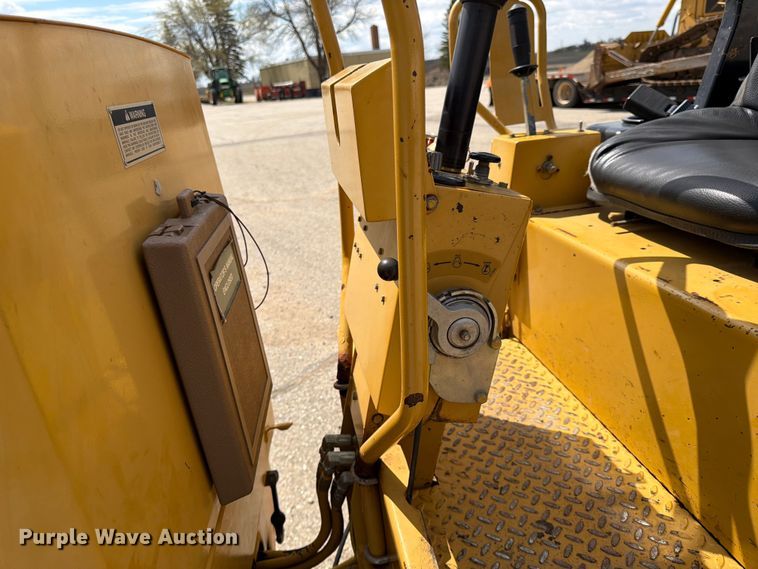 image for item FK0126 Caterpillar CB-2240 combination vibratory roller