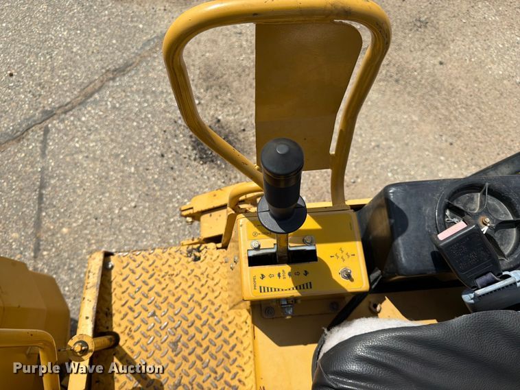 image for item FK0126 Caterpillar CB-2240 combination vibratory roller