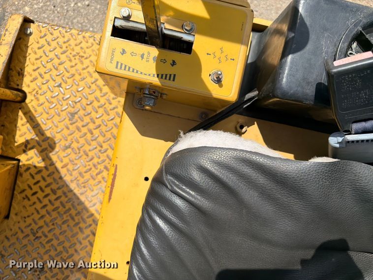 image for item FK0126 Caterpillar CB-2240 combination vibratory roller