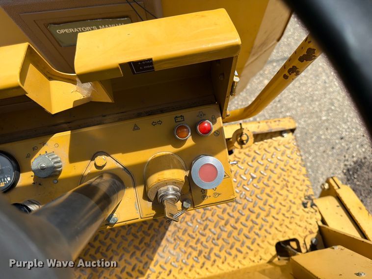 image for item FK0126 Caterpillar CB-2240 combination vibratory roller