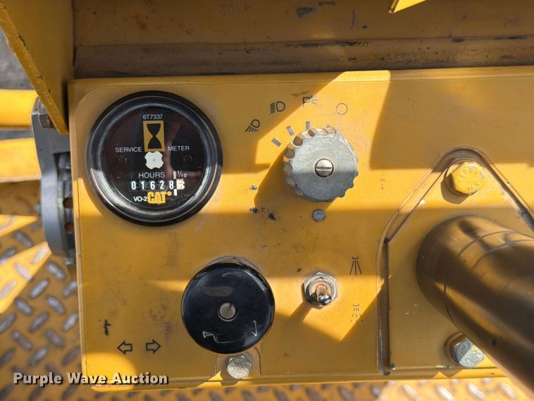 image for item FK0126 Caterpillar CB-2240 combination vibratory roller