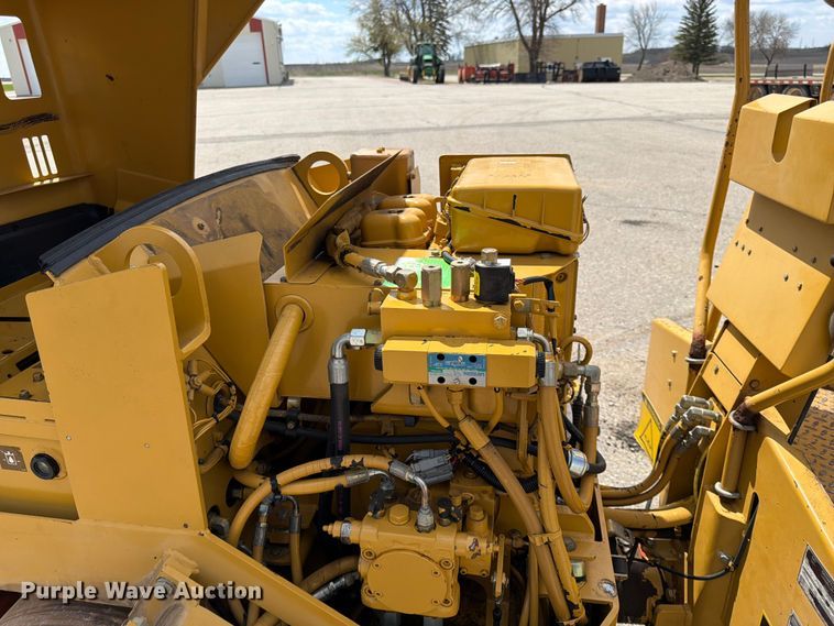 image for item FK0126 Caterpillar CB-2240 combination vibratory roller