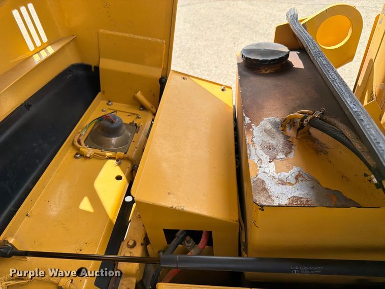 image for item FK0126 Caterpillar CB-2240 combination vibratory roller