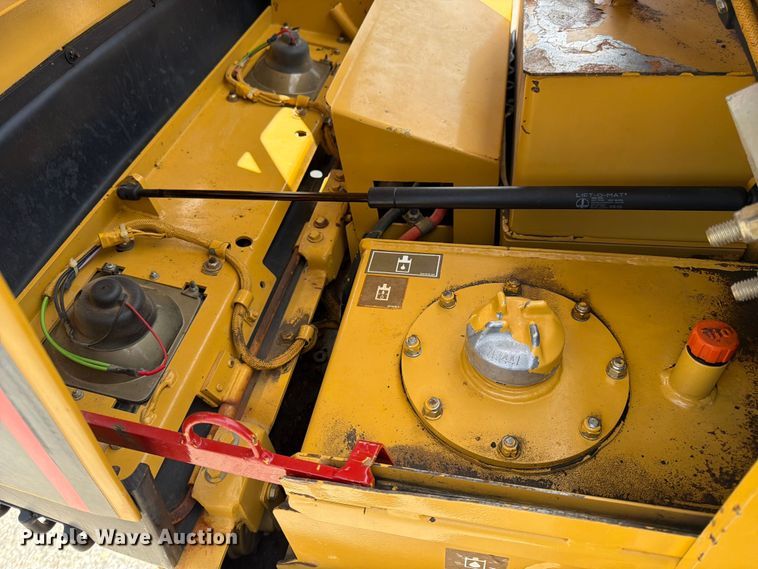 image for item FK0126 Caterpillar CB-2240 combination vibratory roller