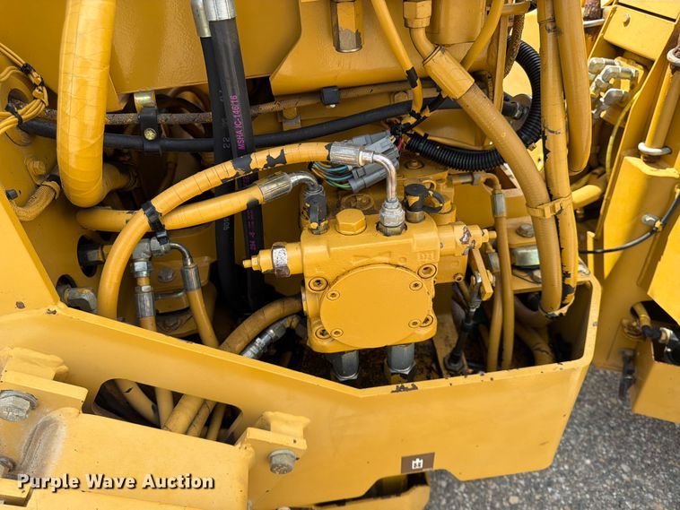 image for item FK0126 Caterpillar CB-2240 combination vibratory roller
