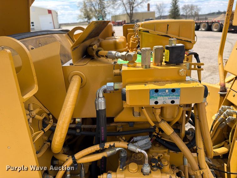 image for item FK0126 Caterpillar CB-2240 combination vibratory roller