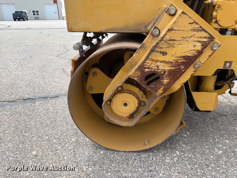 image for item FK0126 Caterpillar CB-2240 combination vibratory roller