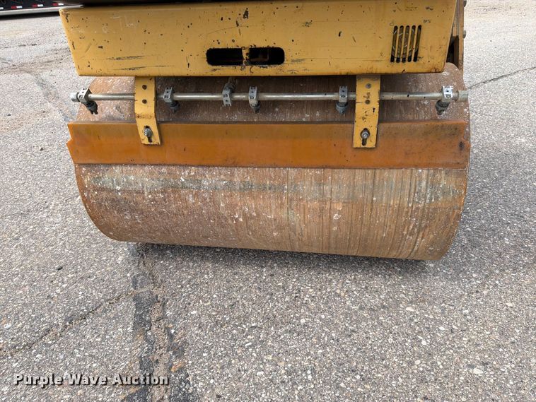 image for item FK0126 Caterpillar CB-2240 combination vibratory roller