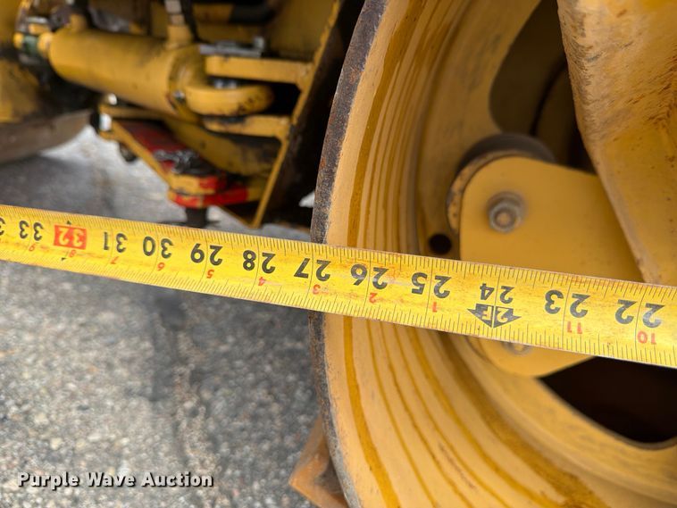 image for item FK0126 Caterpillar CB-2240 combination vibratory roller