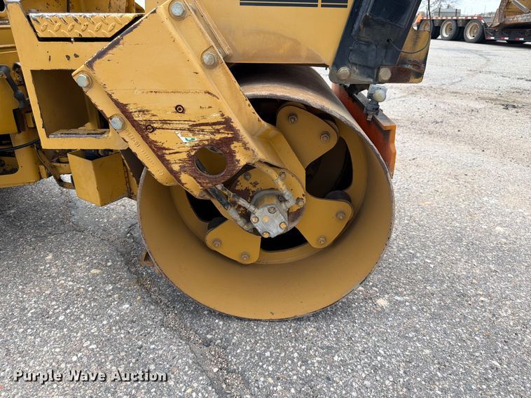 image for item FK0126 Caterpillar CB-2240 combination vibratory roller