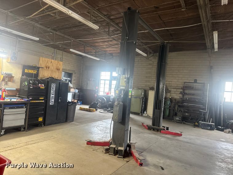 image for item MX9179 Autolifters two post automotive lift