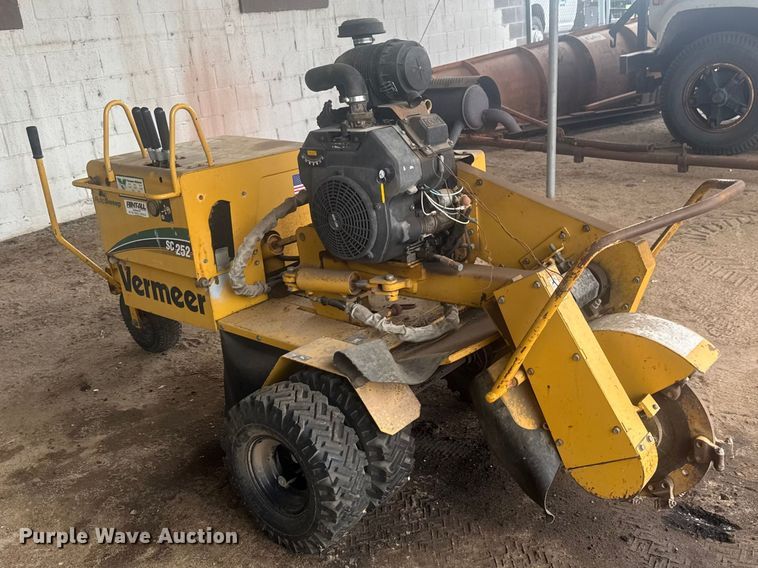 image for item MX9183 2009 Vermeer SC252 stump grinder