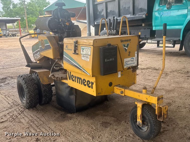 image for item MX9183 2009 Vermeer SC252 stump grinder