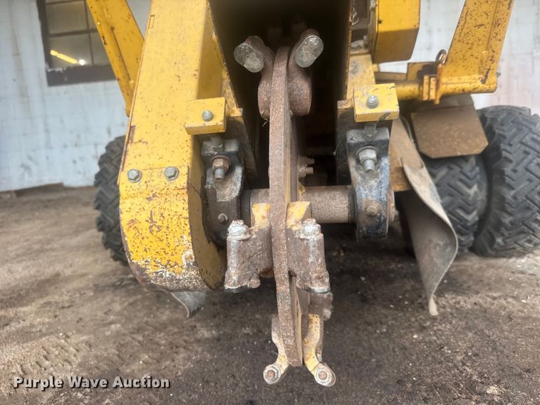 image for item MX9183 2009 Vermeer SC252 stump grinder