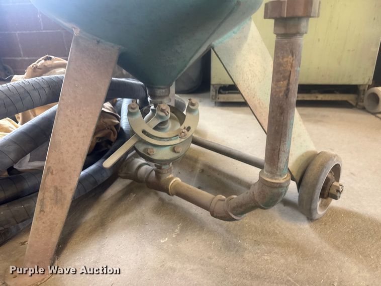 image for item MX9189 Clemco SCW 1648 sand blaster