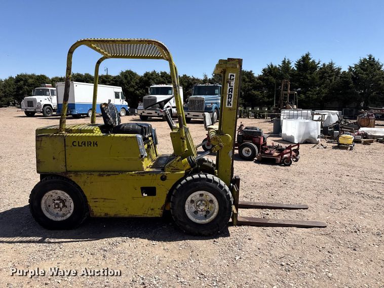 image for item DH1983 Clark forklift