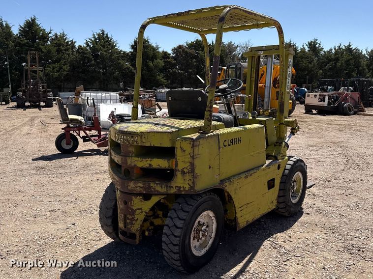 image for item DH1983 Clark forklift