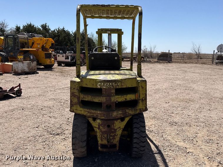 image for item DH1983 Clark forklift