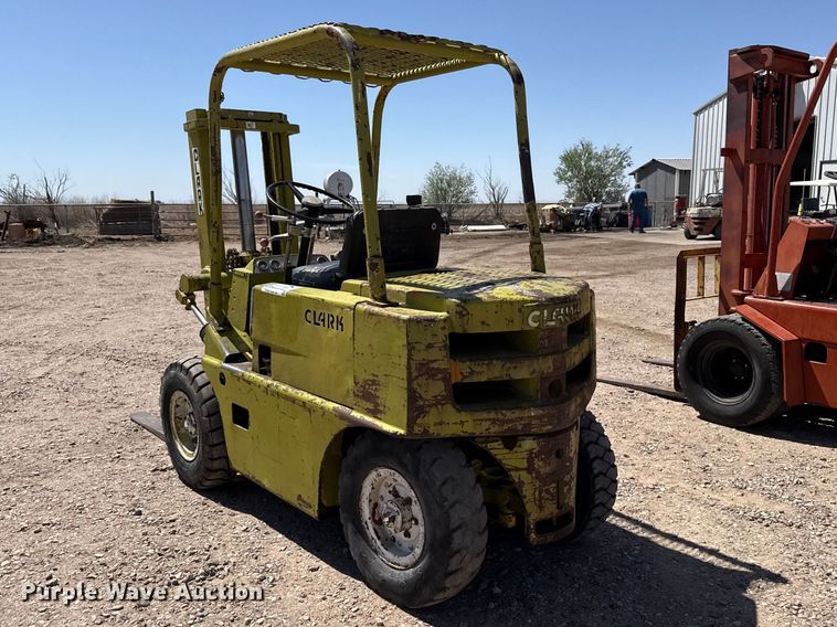 image for item DH1983 Clark forklift