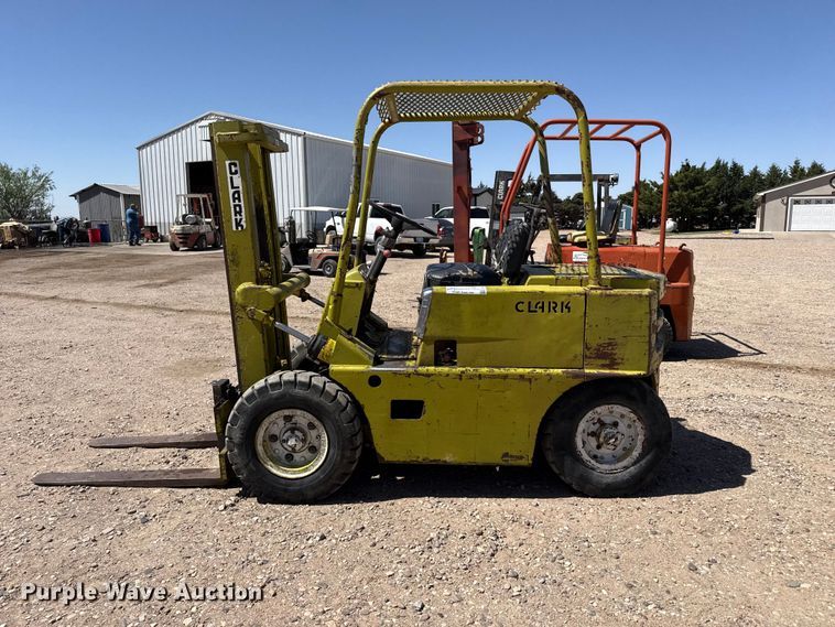 image for item DH1983 Clark forklift