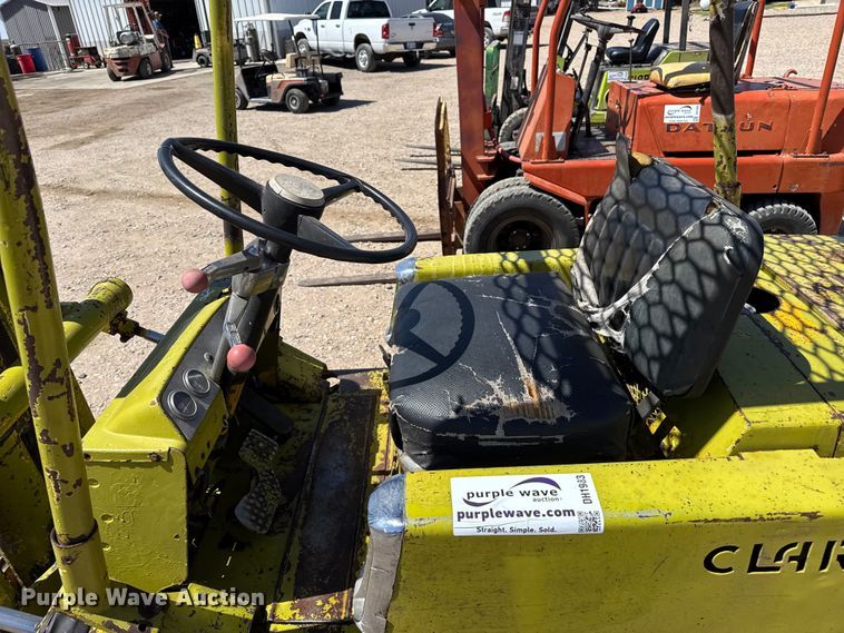 image for item DH1983 Clark forklift