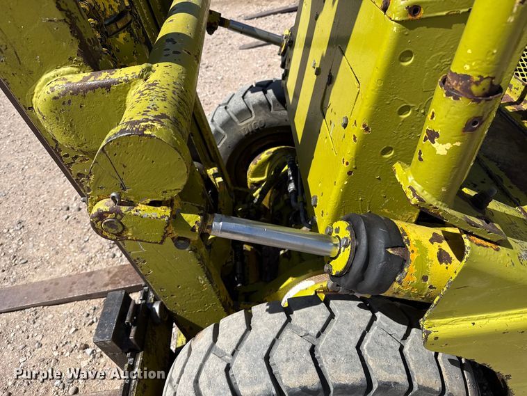 image for item DH1983 Clark forklift