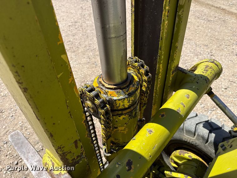 image for item DH1983 Clark forklift