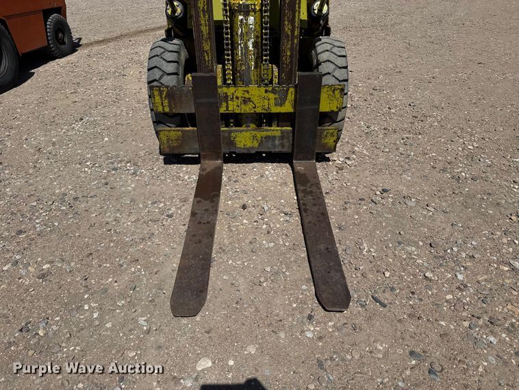 image for item DH1983 Clark forklift