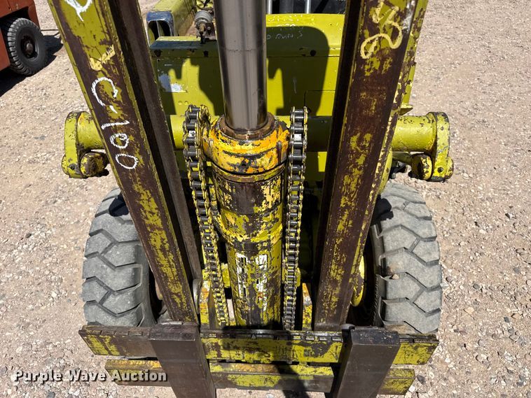 image for item DH1983 Clark forklift