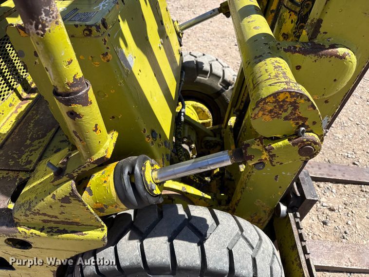 image for item DH1983 Clark forklift