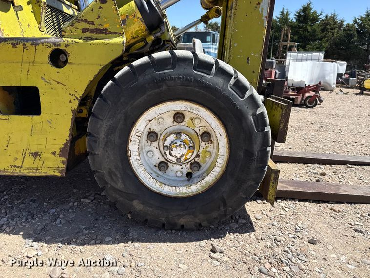 image for item DH1983 Clark forklift