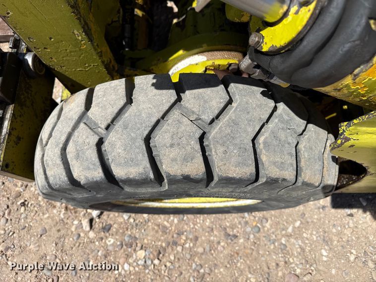image for item DH1983 Clark forklift