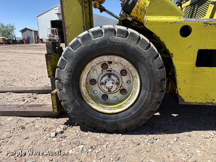 image for item DH1983 Clark forklift