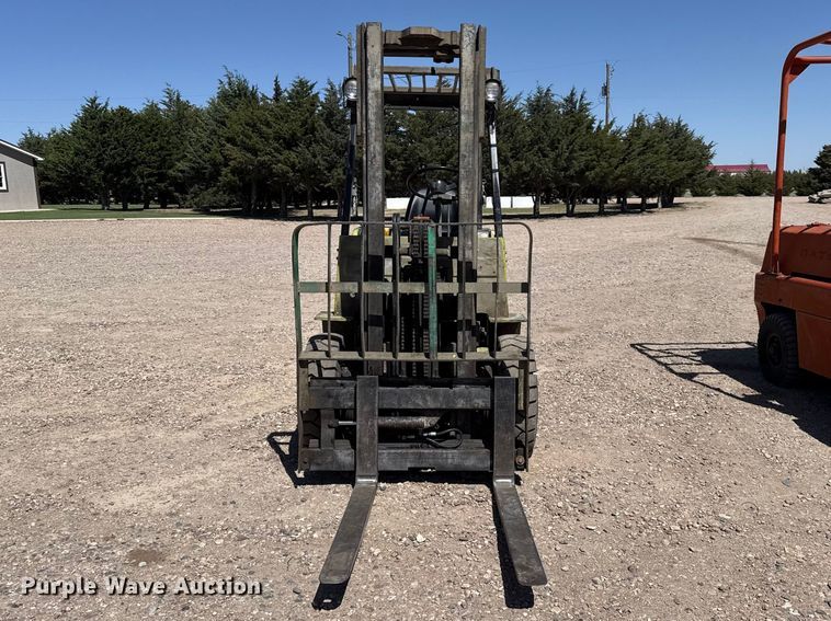 image for item DH1985 Clark GPS25MB forklift