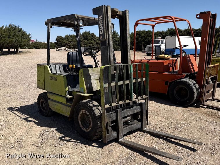 image for item DH1985 Clark GPS25MB forklift