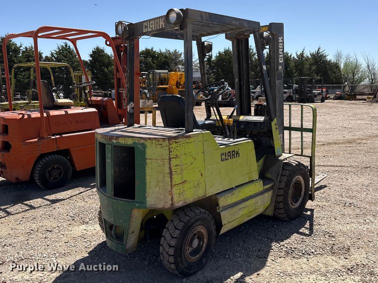 image for item DH1985 Clark GPS25MB forklift