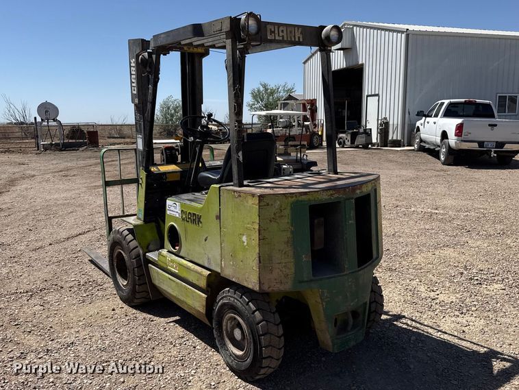 image for item DH1985 Clark GPS25MB forklift