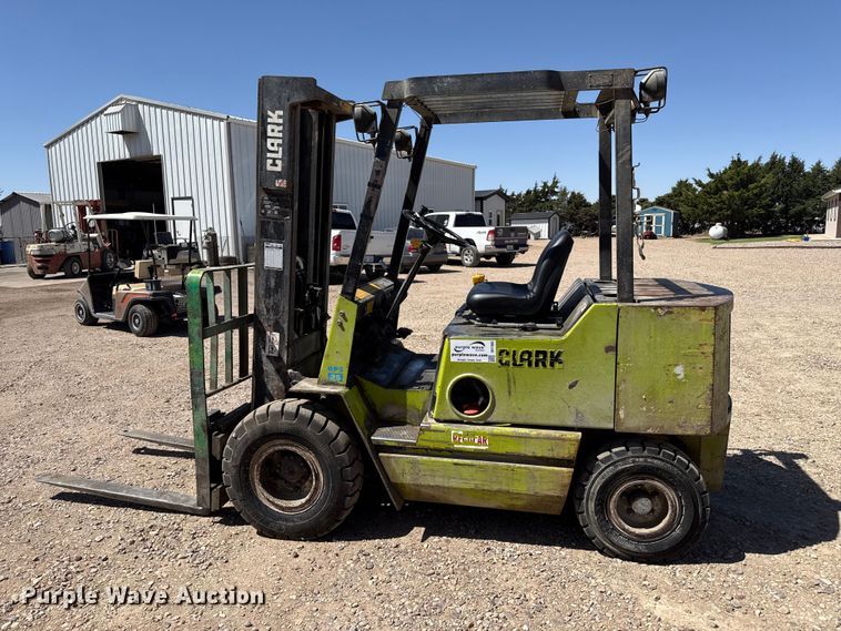 image for item DH1985 Clark GPS25MB forklift
