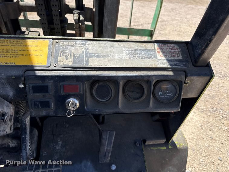 image for item DH1985 Clark GPS25MB forklift