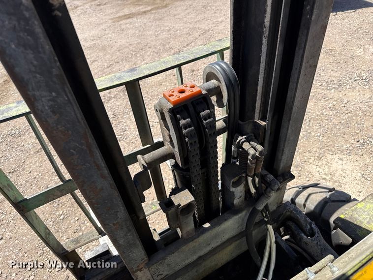 image for item DH1985 Clark GPS25MB forklift