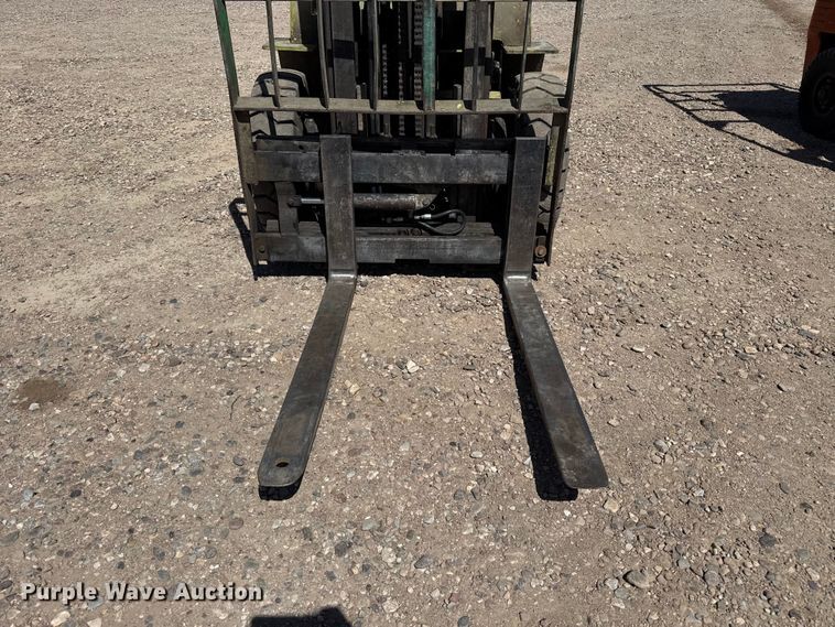 image for item DH1985 Clark GPS25MB forklift