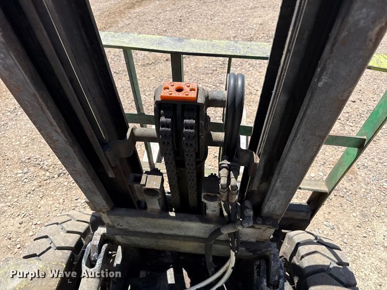 image for item DH1985 Clark GPS25MB forklift