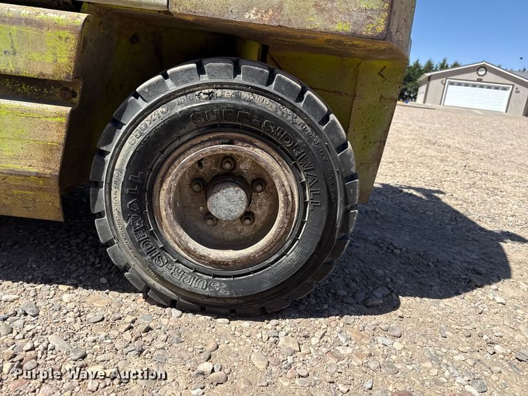 image for item DH1985 Clark GPS25MB forklift