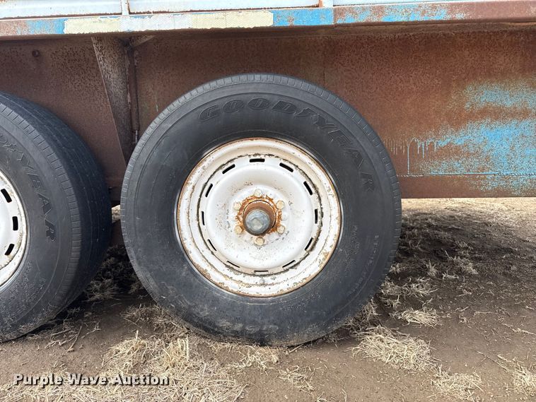 image for item DS6815 1975 Neckover livestock trailer