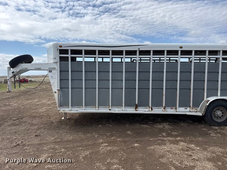 image for item DS6816 2005 Gooseneck Travalong livestock trailer