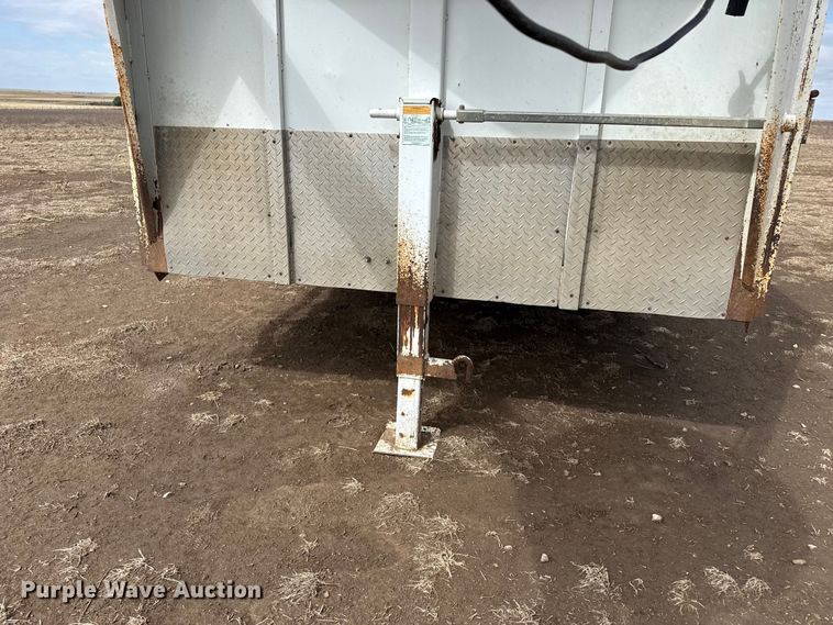 image for item DS6816 2005 Gooseneck Travalong livestock trailer