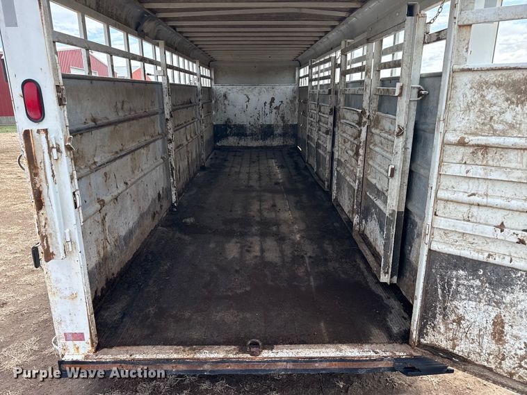 image for item DS6816 2005 Gooseneck Travalong livestock trailer