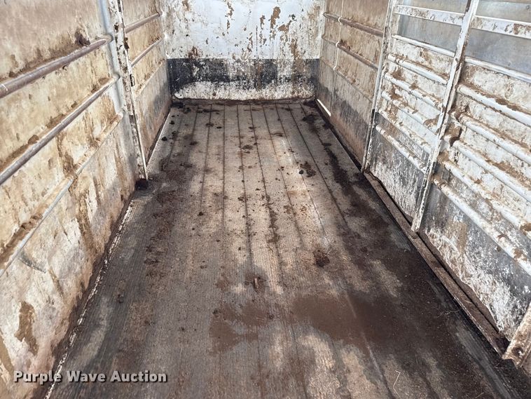 image for item DS6816 2005 Gooseneck Travalong livestock trailer